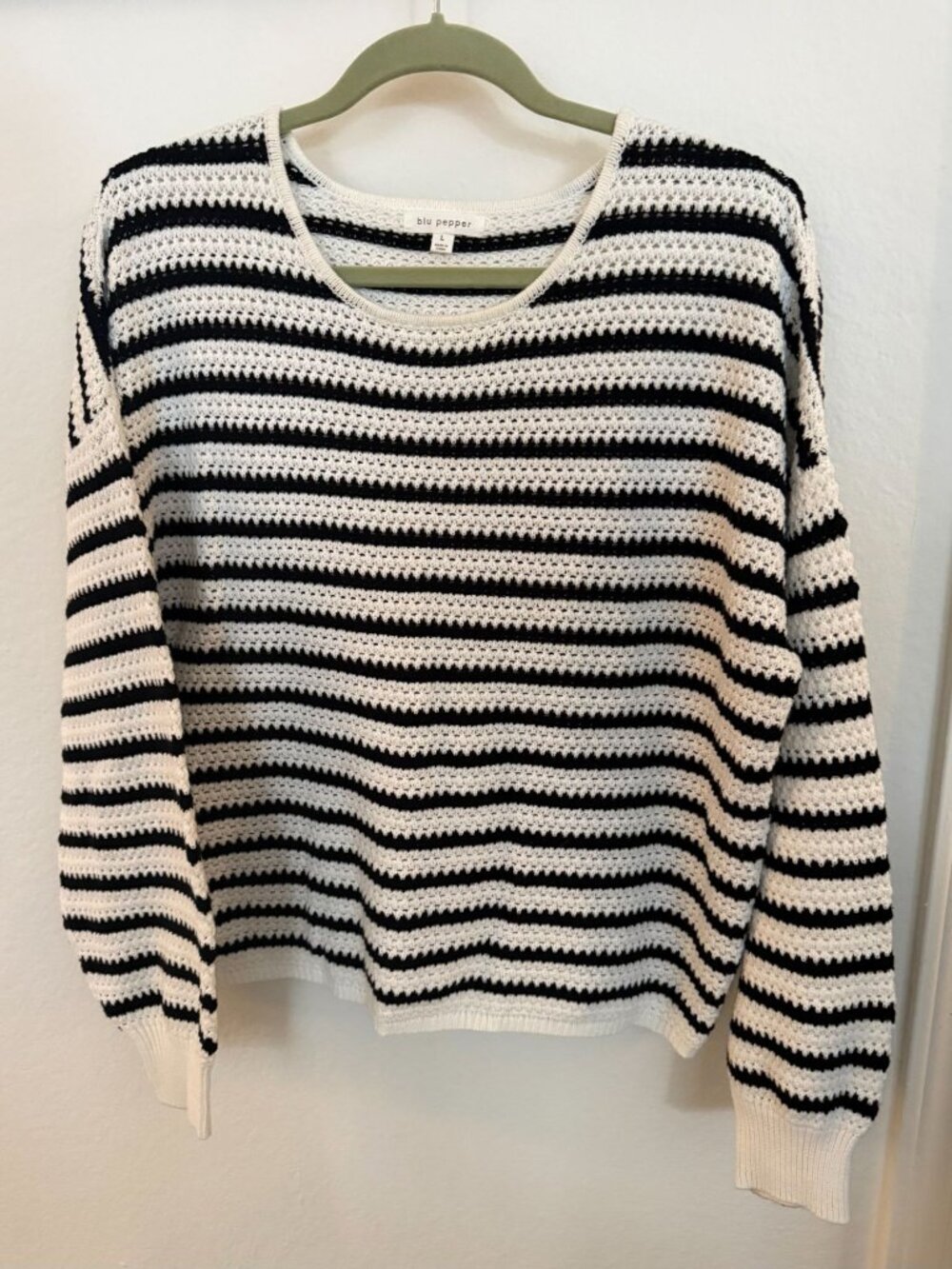 Women's Sweater ~ Pullover Style ~  blu pepper brand ~ 100% Cotton Size L